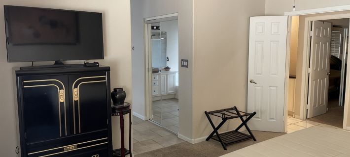 Love Your Privacy -- The Whole House In La Jolla Village Is Yours!! Hotels in Gilbert
