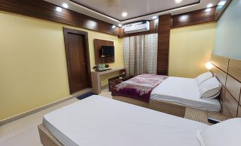 Staymaker Hotel Bhagwan - Only Indian Citizens Allowed