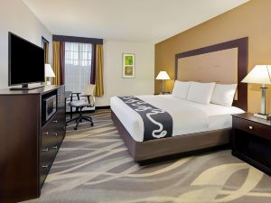 La Quinta Inn & Suites by Wyndham Dallas - Las Colinas