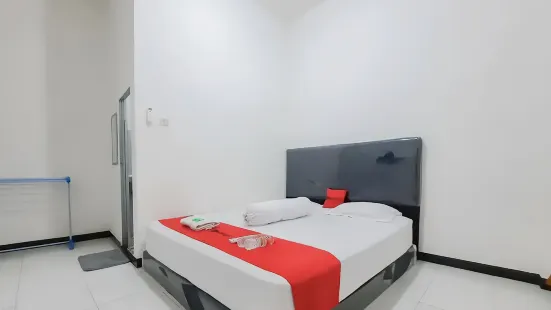 RedDoorz @ Permana Homestay Near Supadio Airport Pontianak