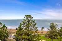 Bayview Tower Hotels in Cooee Bay