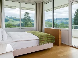 Oberwaid - Das Hotel. Die Klinik.