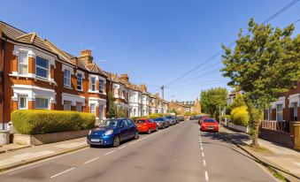 The Fulham Bolthole - Beckoning 2Bdr Flat with Garden