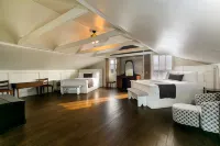 Lafitte Hotel & Bar