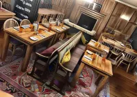 Black Horse Hotels in Coldwaltham