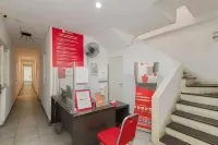 RedDoorz Near Kaza Mall Surabaya Hotels in Tambaksari