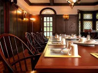 Leaside Manor Hotels near Bowring Park