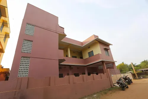 Goroomgo Somnath Rest House Puri