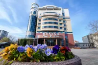 Платан Южный Отели рядом с достопримечательностью «Краснодарское высшее военное училище имени генерала армии С.М. Штеменко»