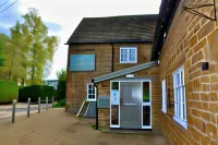 The Hollybush Inn and B&B Hotels in Fawsley