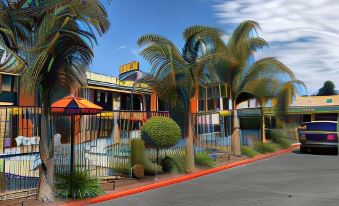 Super 8 by Wyndham Salinas