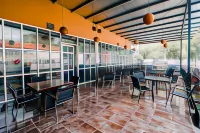 RedDoorz Plus Near Sultan Hasanuddin Airport فنادق في Biringkanaya