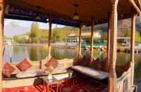 White House Group of Houseboats - Kapal