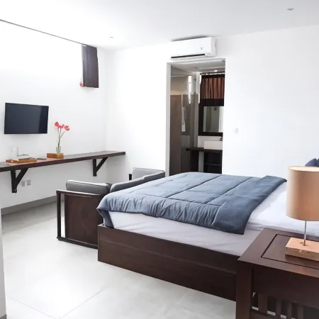 Sare Homestay and Artspace Sanur Отели рядом с достопримечательностью «Пляж Синдху»