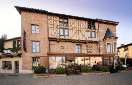 Hôtel de la Tour Отели в г. Шатийон-Сюр-Шаларон