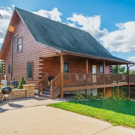 Very Secluded Beautiful Cabin!! Watch The Wildlife And Star Gaze From The Deck!!