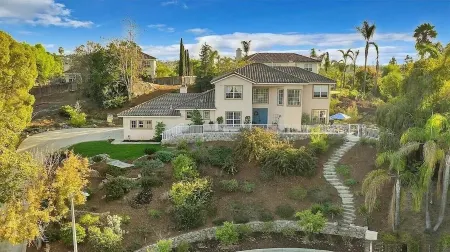 4-Bedroom Private Home Near Legoland, Zoo or the Beach. Dogs Free. Gameroom!