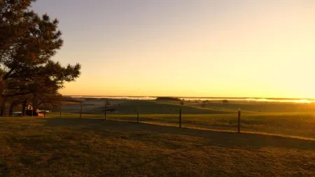 Beyond The Hill House-Quiet with lots of Room to Roam Отели в г. Logan County