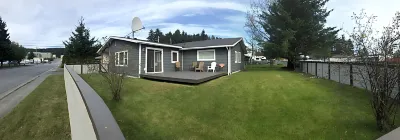 3 bed 2 bath house w/ covered parking spot and fenced backyard. Hotels near Kodiak History Museum