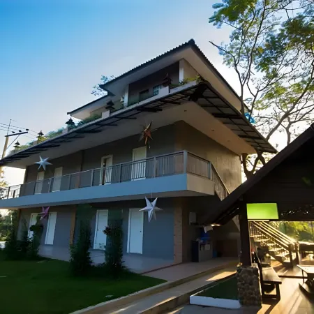 Season Namkorn Resort Отели рядом с достопримечательностью «Парк развлечений Singha Park»