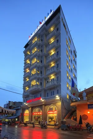 Hung Cuong Hotel Отели рядом с достопримечательностью «Ba Chua Xu Temple»