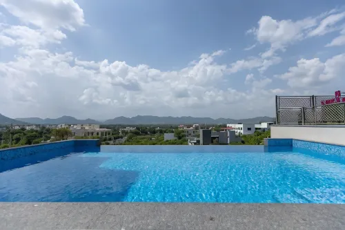 Suramya-A Luxury Boutique Hotel - インフィニティプール