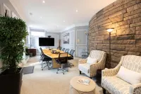 Newton Villa Hotels in Brampton