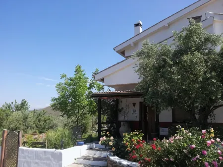 Hotel Finca Aldabra Отели в г. Кентар