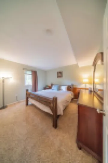 Semi-Secluded Lodge Style: King Bed, Garage, Laundry, WiFi