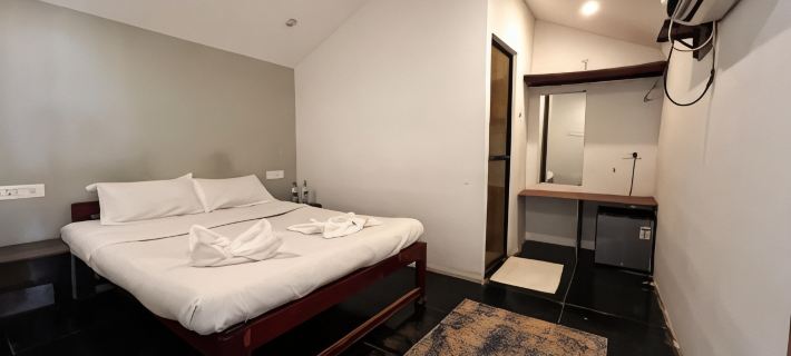 12 Monks Hostel Hotels in Arambol