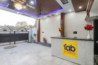 Fabexpress Awadh Inn فنادق في Manjha Kala