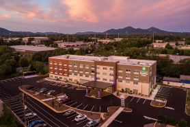 Holiday Inn Express & Suites ROANOKE – CIVIC CENTER by IHG