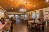 Emdoneni Lodge with Zululand Cat Conservation Project Hotels in Hluhluwe