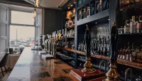 The Kirkwall Hotel - С баром