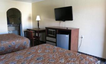 Taylor Village Inn and Suites