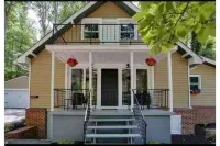 Mountain Cabin in the Woods, Near Wineries & More! Hotels near Food Lion