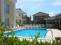 Karaca Apart Hotel - مسبح