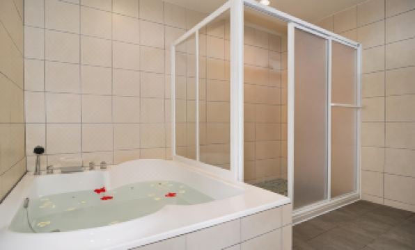 Airai Water Paradise Hotel & Spa