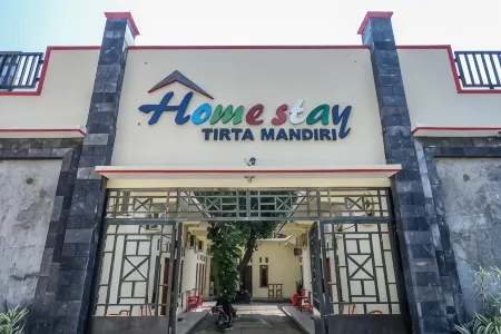 RedDoorz @ Umbul Ponggok Waterpark Klaten Отели в г. Клатен