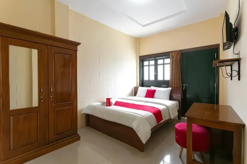 RedDoorz Syariah Near Titik Nol Yogyakarta Hotels in Ngampilan