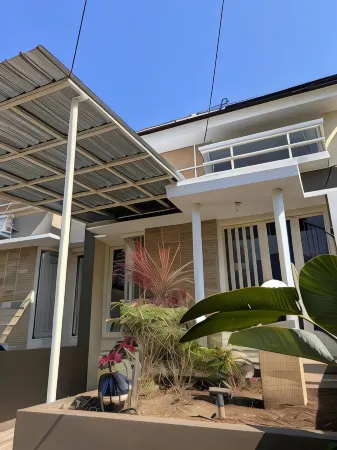 Villa Poermira 3 (2 Bedroom Villa) Отели в г. Junrejo