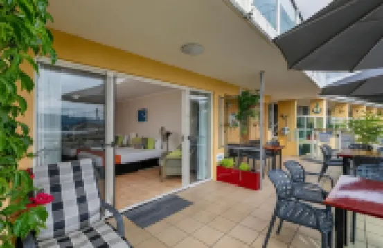 Sunlit Waters Studio Apartments Hoteles en Airlie Beach