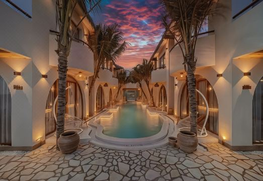 La Mer Bali Mui Ne의 모던한 객실 인테리어