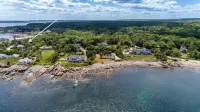 Coastal Cottage w/ Roof Deck Ocean Views - York, ME 4 Beds, 3 Baths, Sleeps 9 Hotel a York