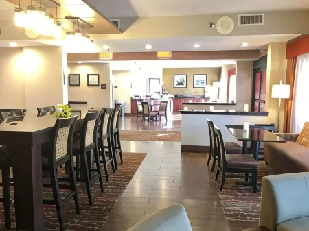 Hampton Inn Sevierville Отели рядом с достопримечательностью «Уайлдернесс эт Смокис»