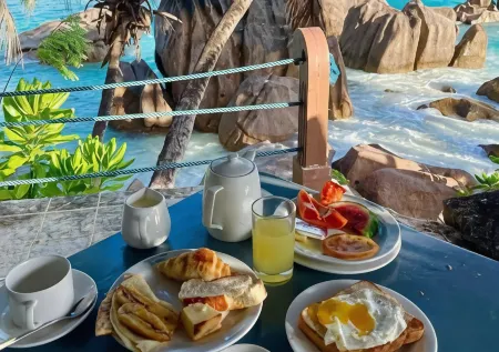 Patatran Village Hotel Отели рядом с достопримечательностью «Фелисите»