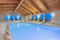 AmericInn by Wyndham Elkhorn Near Lake Geneva Hotels in Delavan