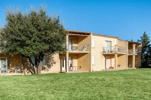 Residhotel Golf Grand Avignon فنادق في Le Pontet