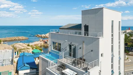 Gangneung Sodol23 Poolvilla Отели рядом с достопримечательностью «Джумунджин- Бич»