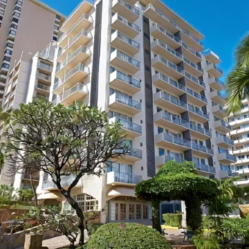 Coconut Waikiki Hotel